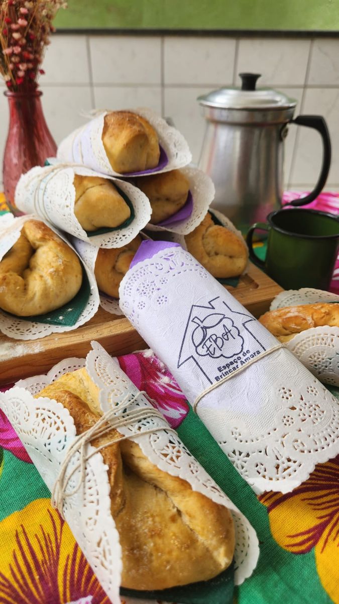 Café da manhã com pãezinhos no EBA